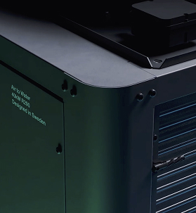 Close-up at 40kW R290 commercial unit.