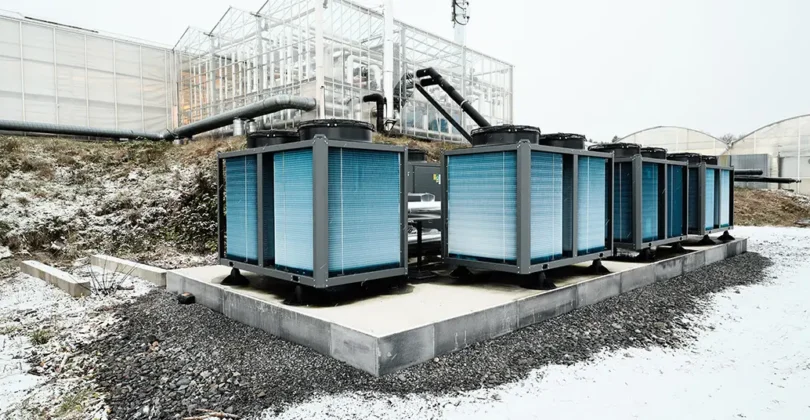 Large-scale heat pump system designed for efficient horticulture energy supply.