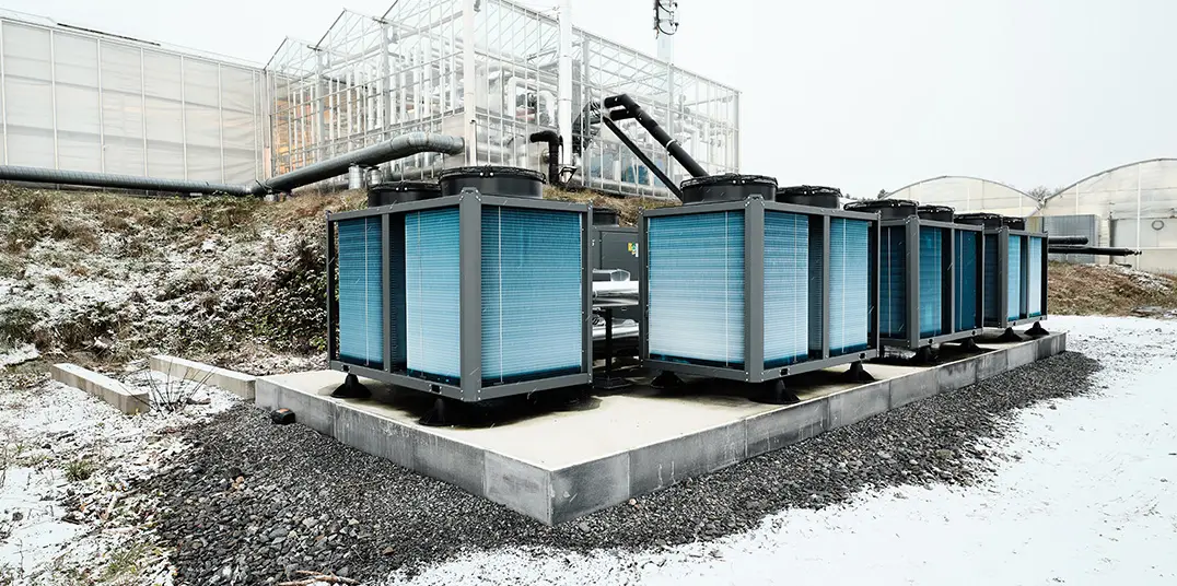 Large-scale heat pump system designed for efficient horticulture energy supply.